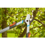 Gardena TeleCut Basic, teleszkópos metszőolló zöld fa vágásához