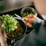 Fiskars konyhai olló, 18 cm 1075051